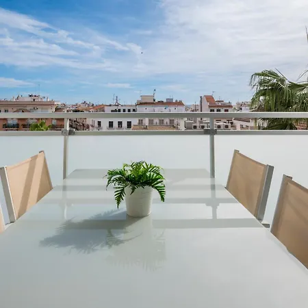 Spaces Oasis Penthouse 3 Bedroom, 2 Bathroom, Terrace, Pool, Sleeps Up To 6 *