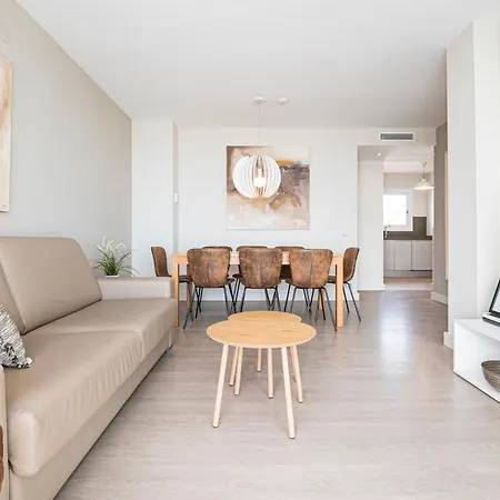 Spaces Oasis Penthouse 3 Bedroom, 2 Bathroom, Terrace, Pool, Sleeps Up To 6 アパート シッチェス