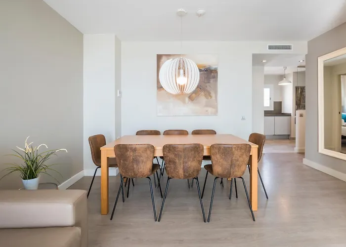 Spaces Oasis Penthouse 3 Bedroom, 2 Bathroom, Terrace, Pool, Sleeps Up To 6 *