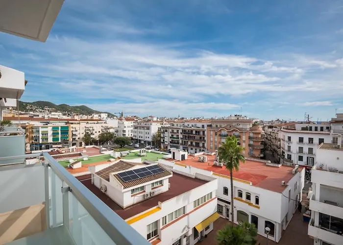 Spaces Oasis Penthouse 3 Bedroom, 2 Bathroom, Terrace, Pool, Sleeps Up To 6 Apartmán Sitges