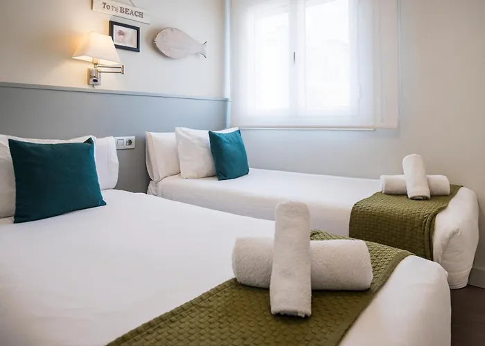 Spaces Oasis Penthouse 3 Bedroom, 2 Bathroom, Terrace, Pool, Sleeps Up To 6 *